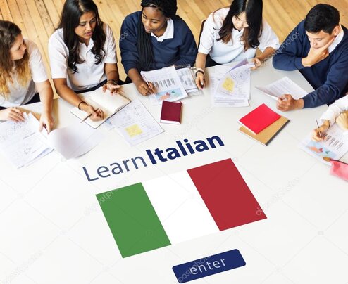 Studenti di scuola superiore all’uscita da un istituto di Fiumicino