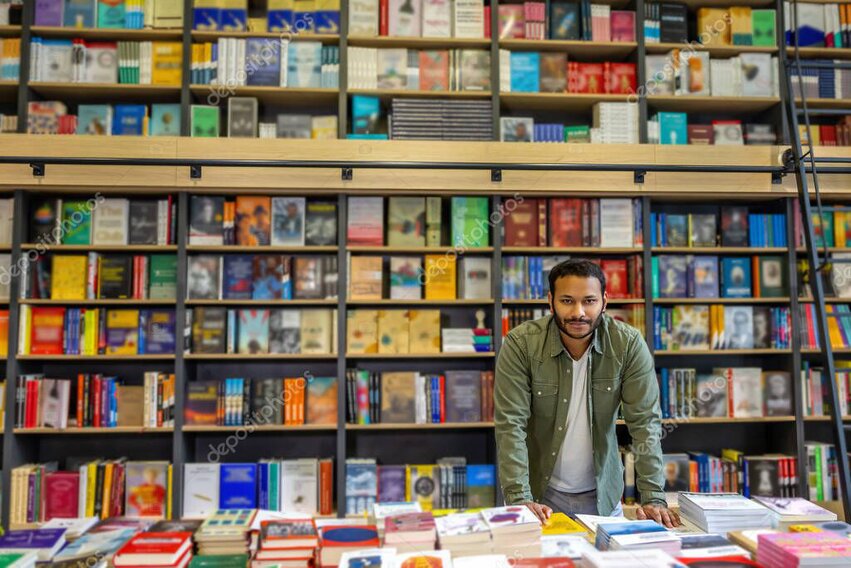Sala lettura di una biblioteca con persone sedute ai tavoli